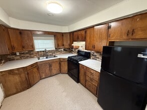 Building Photo - 594 Lansingville Rd