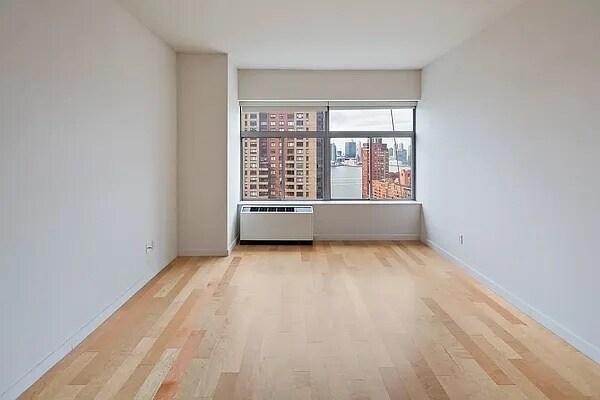 Foto del edificio - 90 Washington St