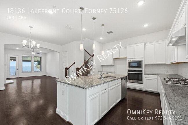 Foto del edificio - 18136 Lakefront Ct