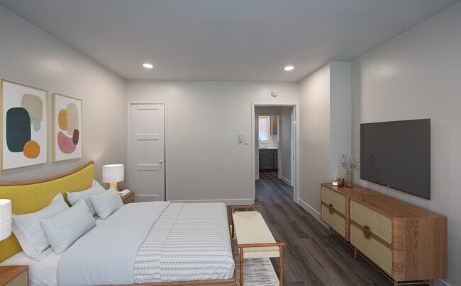 Building Photo - 1719 Cabrillo Ave