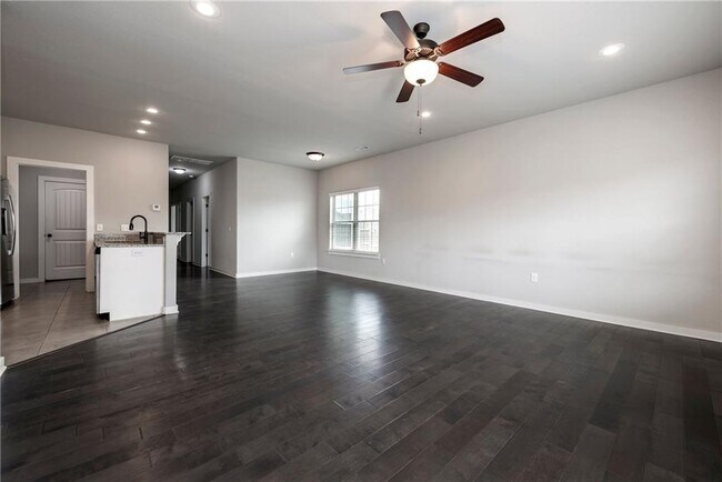 Building Photo - 505 W Stoney Point Rd
