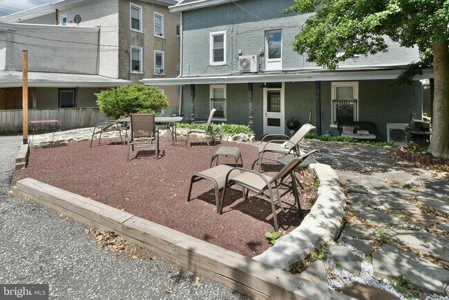 Building Photo - 357 Lyceum Ave