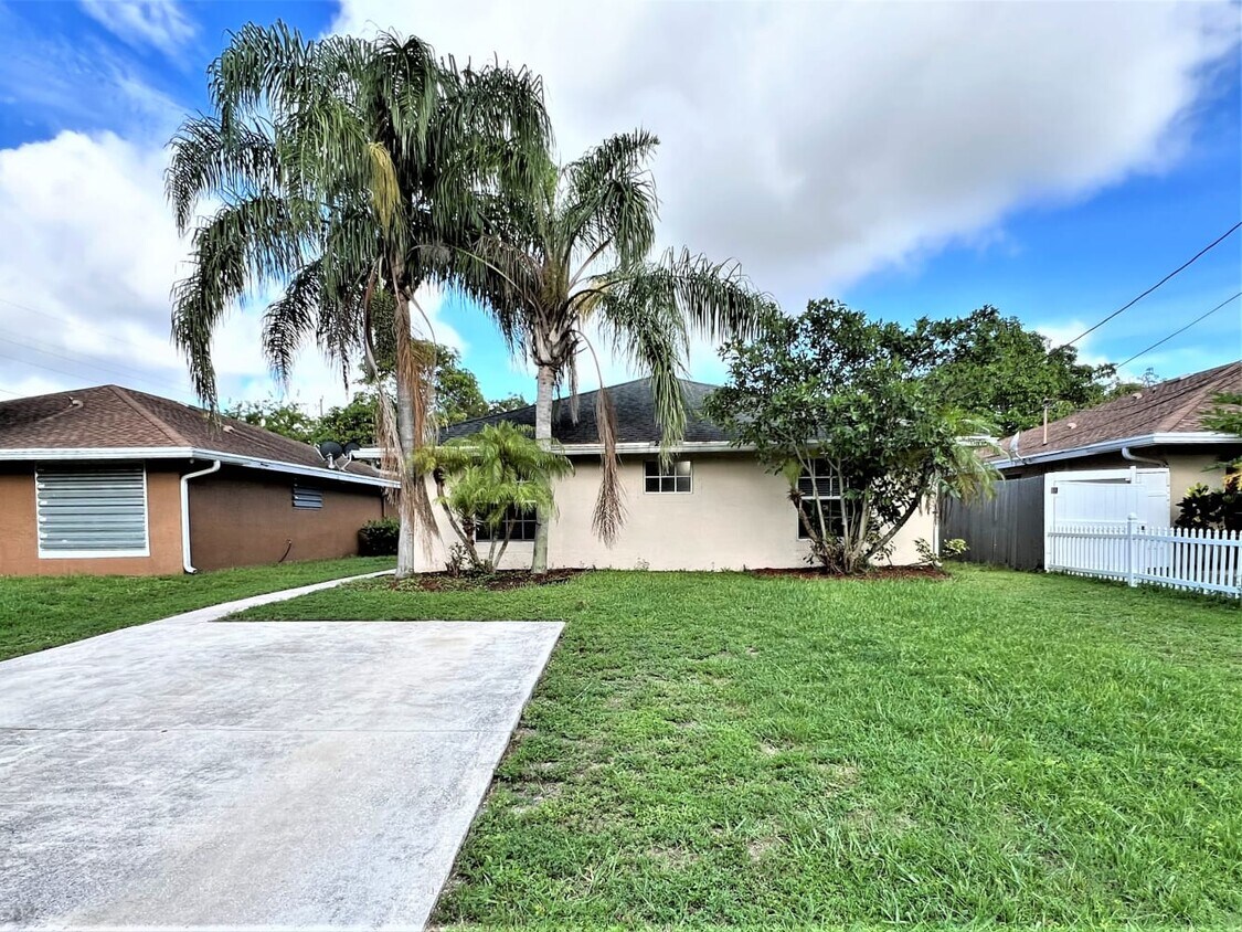 Primary Photo - 2611 Alexander Ave