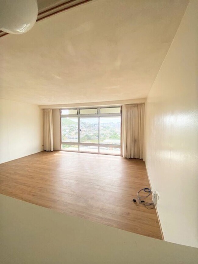 Building Photo - QEG2155Q