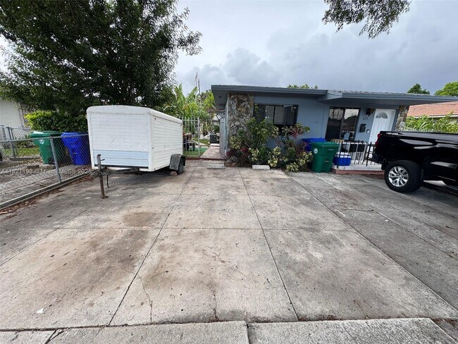 Foto del edificio - 3171 SW 26th St