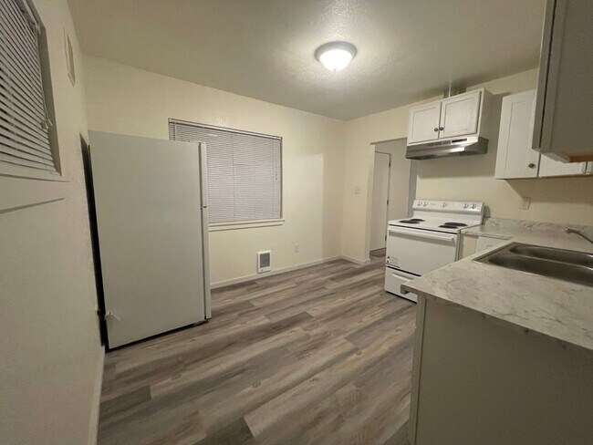 Building Photo - Now renting 1 bedroom House