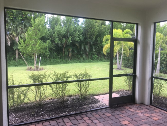 Building Photo - 1126 S Town and River Dr