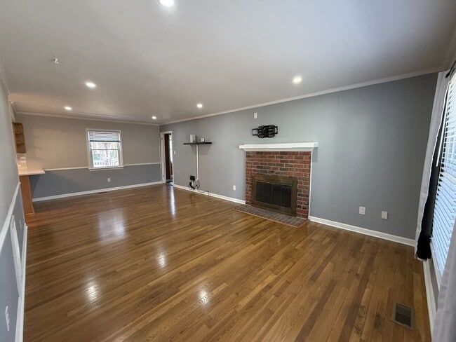 Building Photo - 4 Bedroom Home in Village Green.