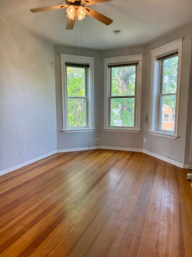 Foto del edificio - 1833 N Sawyer Ave