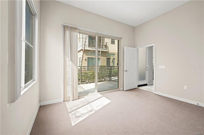 Building Photo - 625 Sawyer Pl