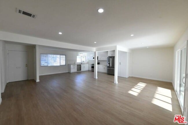 Foto del edificio - 3125 Jacinto Ave