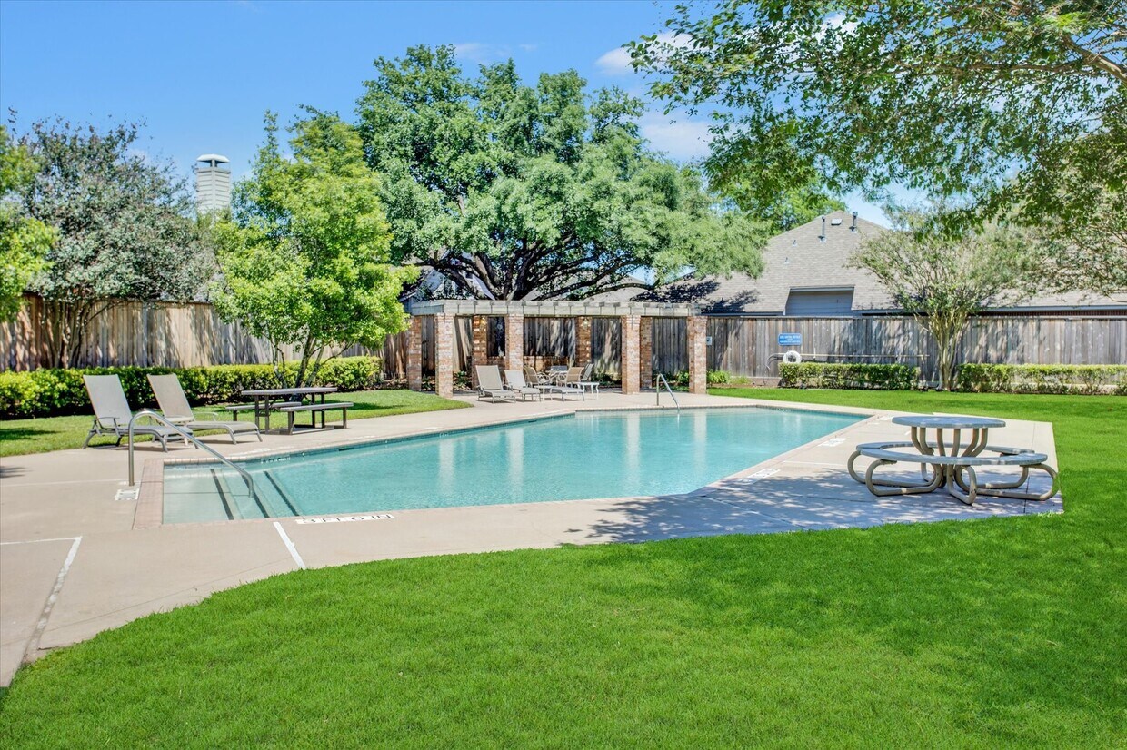 Foto principal - 6906 Afton Woods Dr