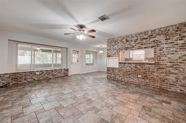 Building Photo - 7010 Shady Arbor Ln