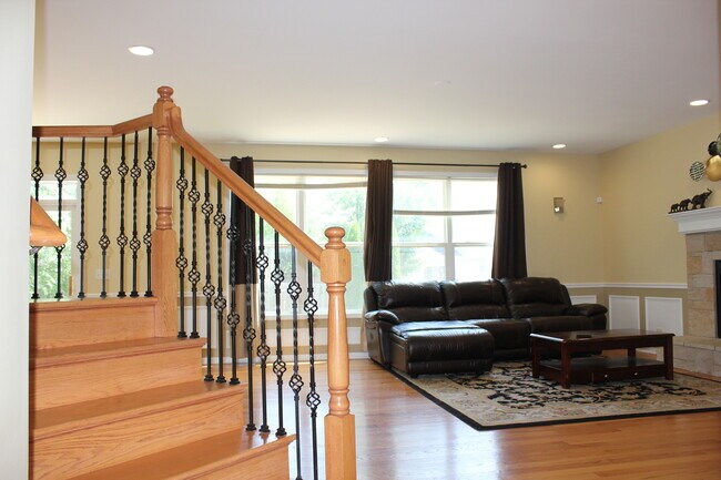 Building Photo - 3086 Hopewell Dr