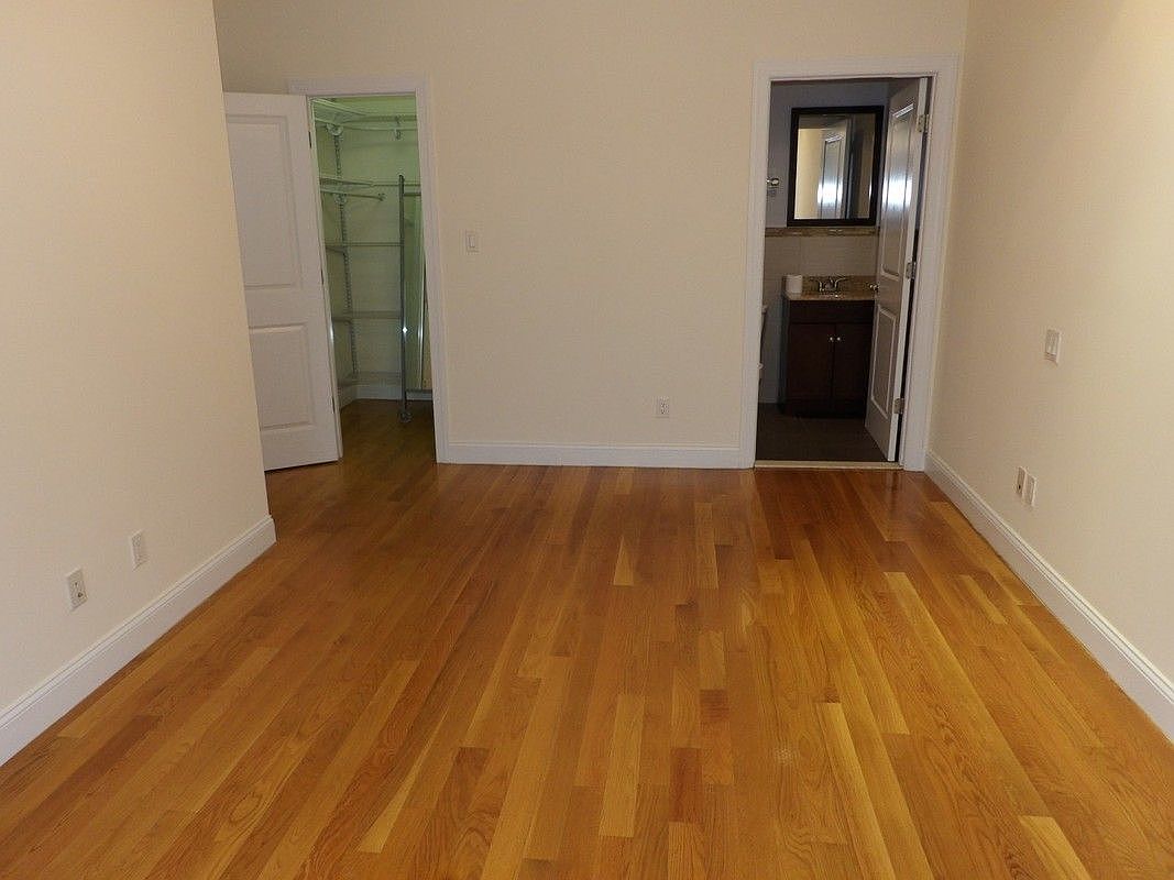 Foto principal - 1492 E 12th St
