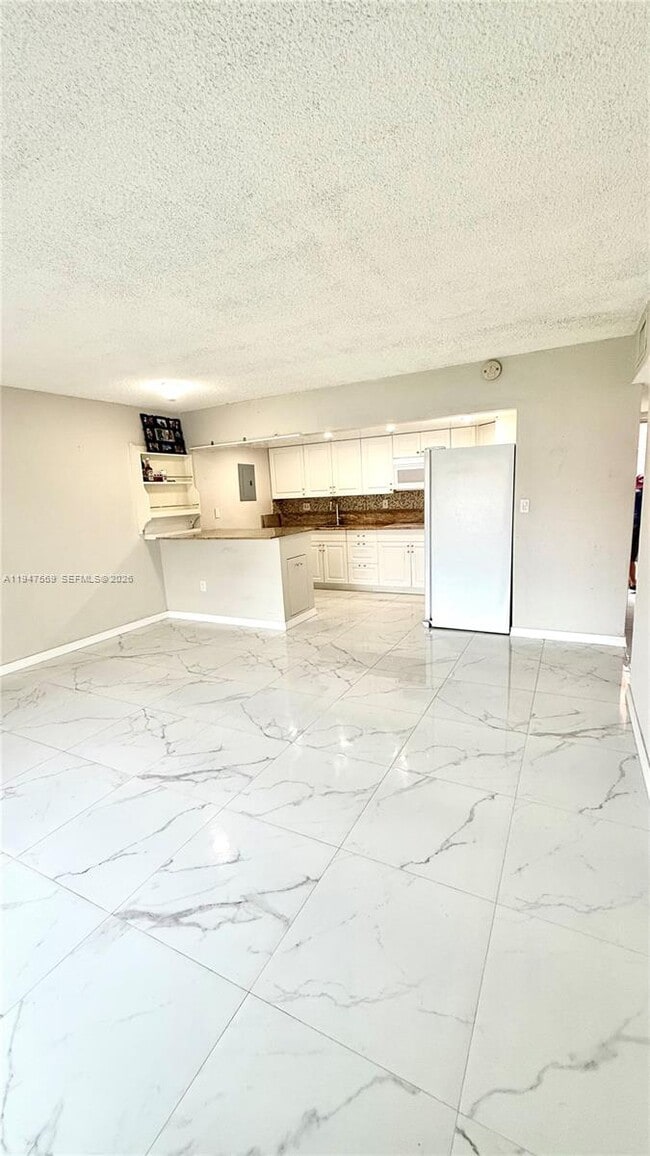 Foto del edificio - 17600 NW 68th Ave