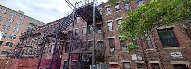 Building Photo - 533 Newbury St