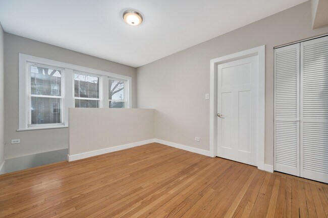 Building Photo - 3702 W Cornelia Ave