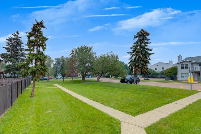 Building Photo - Huntington Townhomes