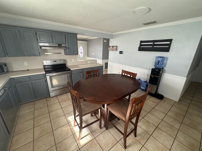 Foto del edificio - 7806 Grizzley Dr