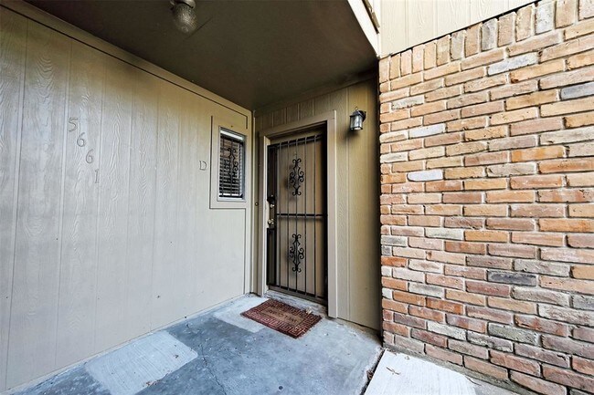 Building Photo - 5661 Birchmont Dr