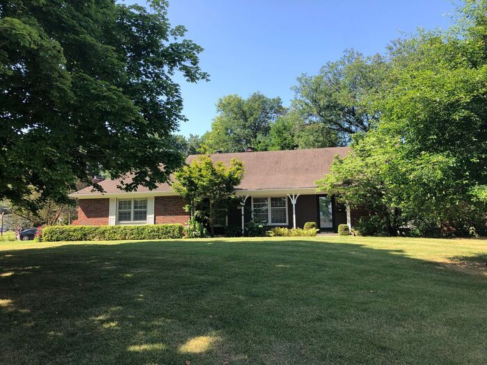 Primary Photo - BEAUTIFUL 4 bd/3.5 ba Shawnee, KS $1975