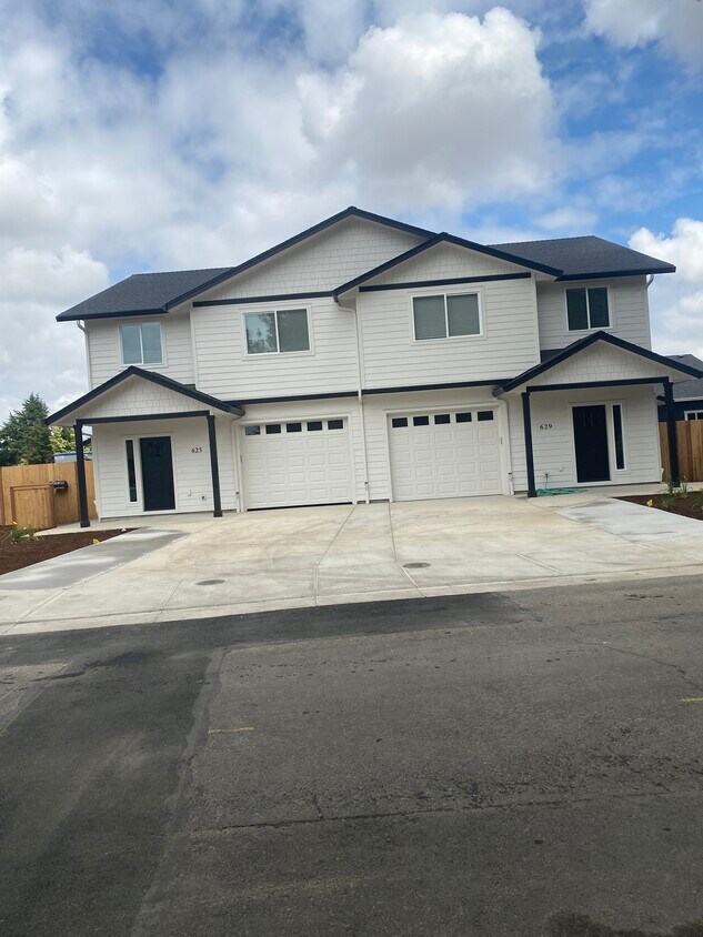 Foto principal - 625 Schemmel Ln