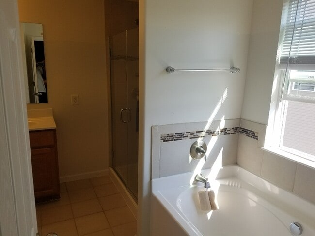 Building Photo - 5395 Folsom Dr, Groveport, OH 43125