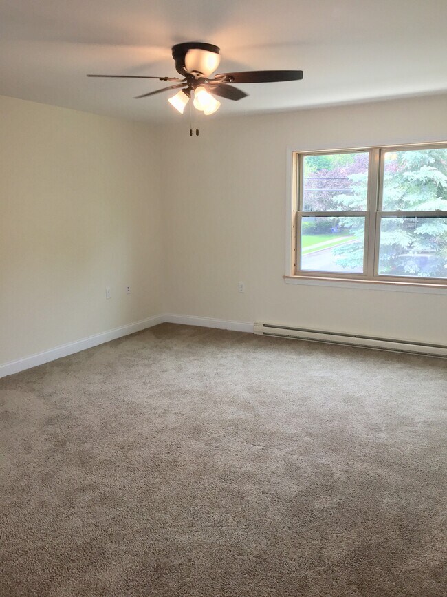 Sala de estar - 203 Elm St