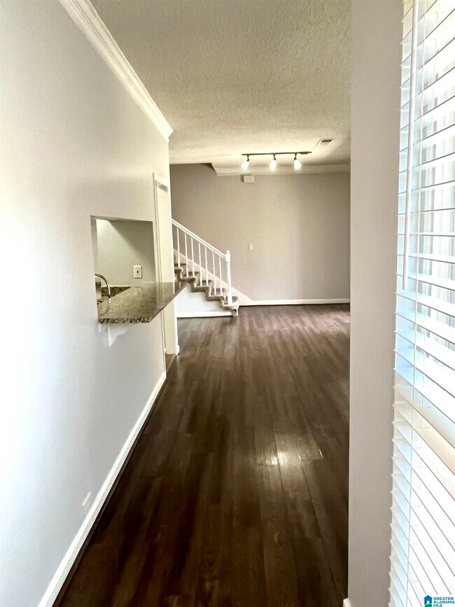 Foto del edificio - 1932 Waterford Pl