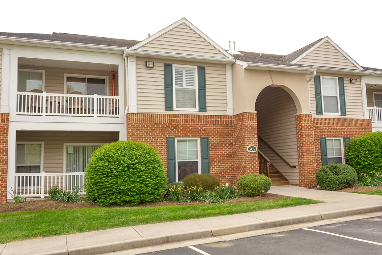 Apply and Sign within 48 hours and receive... - 3 Bedroom Condo with Pool and Fitness Center!