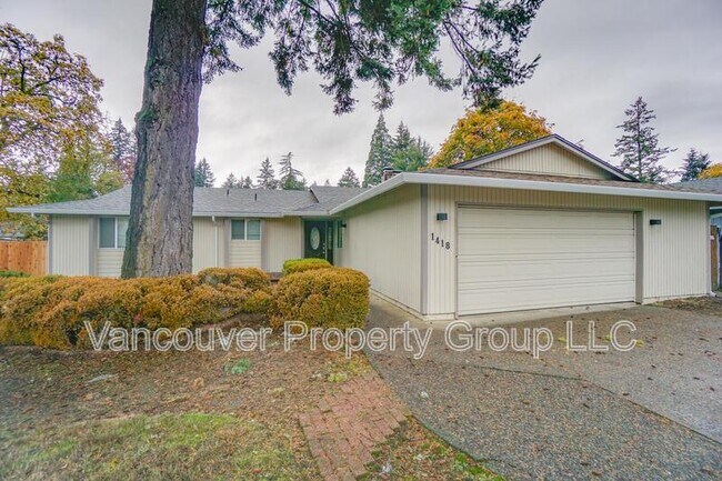 Building Photo - 1418 SE Manor Ave