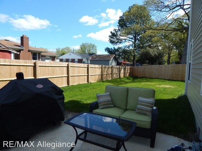 Foto del edificio - 4 br, 2.5 bath House - 4844 BEAMON ROAD