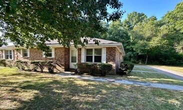 Building Photo - 2060 Hideaway Dr