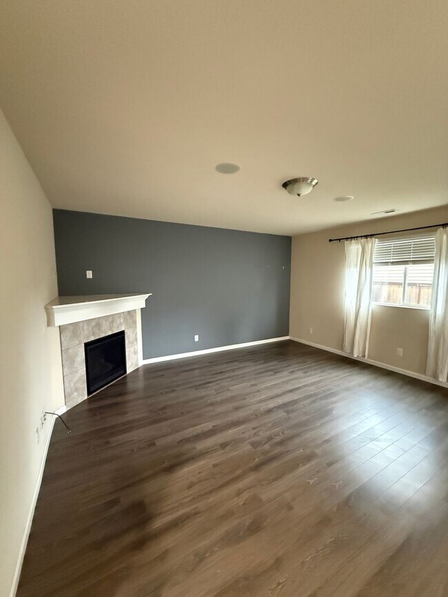 Building Photo - 12622 NE 49th Way