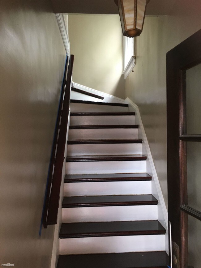 Building Photo - 3 br, 1 bath Apartment - 22 Cator Ave