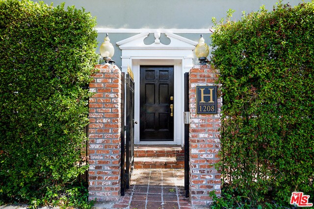 Primary Photo - 1208 Havenhurst Dr