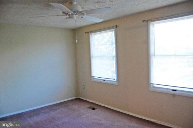 Building Photo - 6029 Rowanberry Dr
