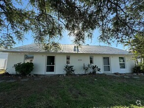 Building Photo - 4600 SW 9th Pl