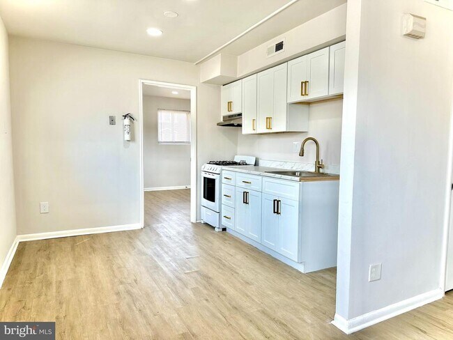 Foto del edificio - 4401 Sheffield Ave