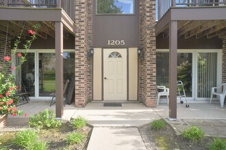 Building Photo - 1205 Pleasant Run Dr