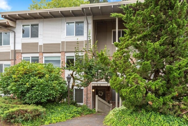 Building Photo - 4050 West Lake Sammamish Pkwy NE