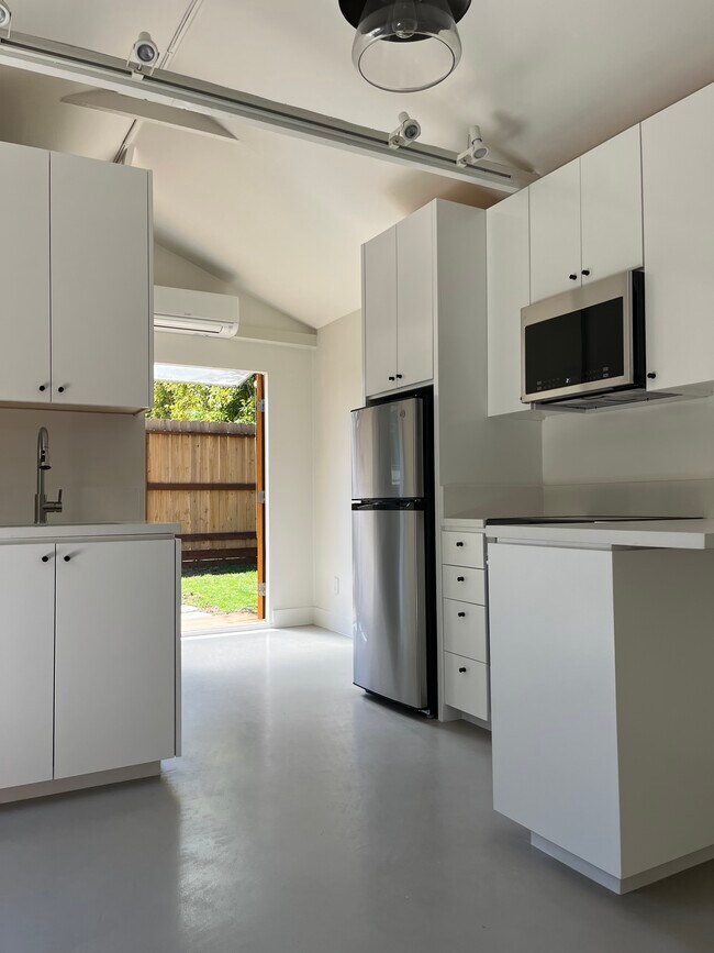 Kitchen - 2401 32nd St
