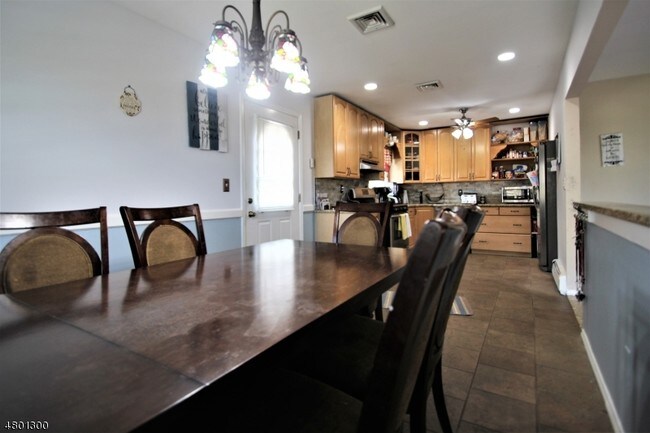 Foto del edificio - 623 Dorothy Ln