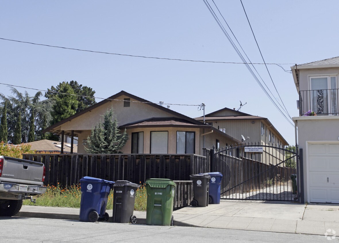 Building Photo - 21018-21020 Baker Rd