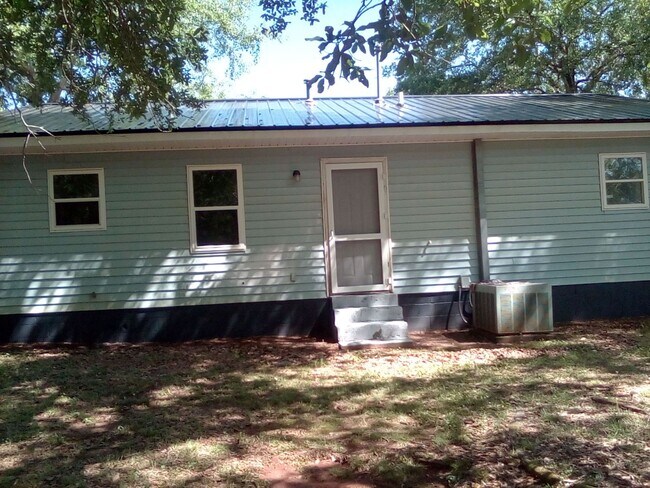 Building Photo - 102 Tom Hall Cir