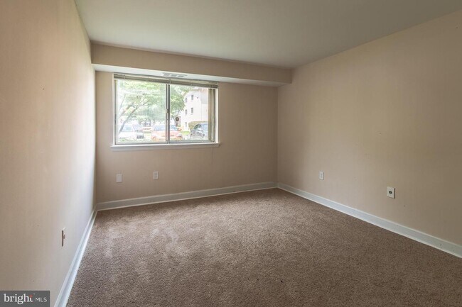 Foto del edificio - 11342 Cherry Hill Rd