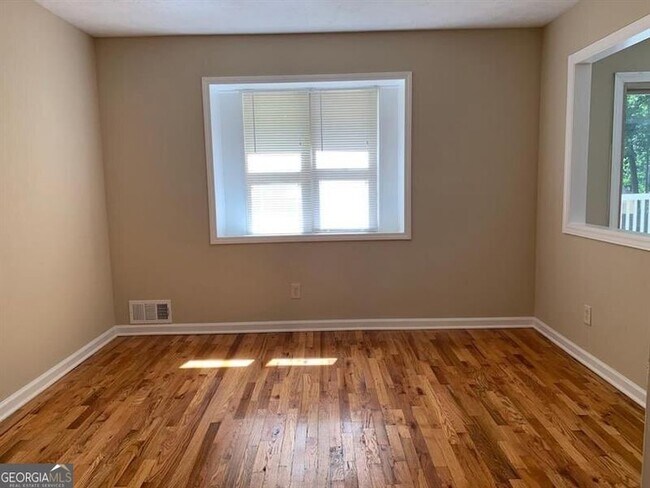 Foto del edificio - 768 Emerald Forest Cir SW