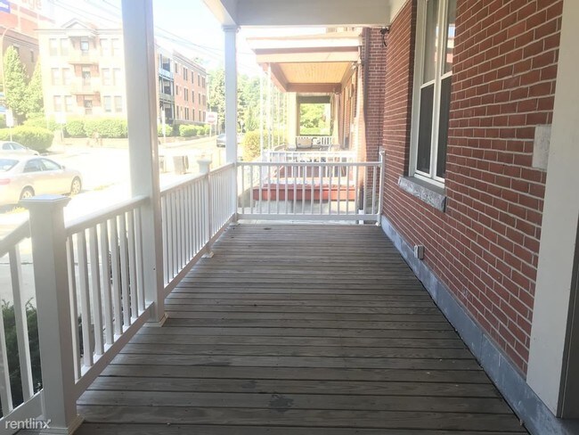 Building Photo - 3 br, 1 bath Apartment - 183 Morewood Ave