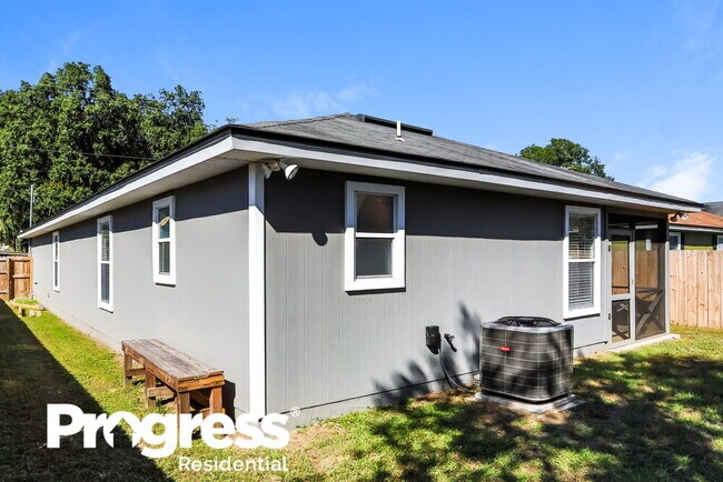 Building Photo - 1409 Forbes St